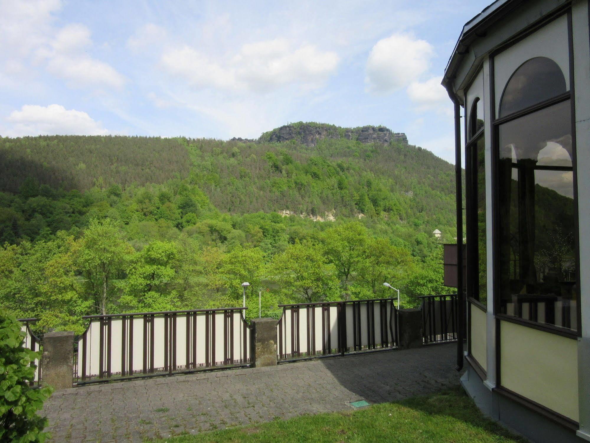 Hotel Lindenhof Königstein Exterior foto